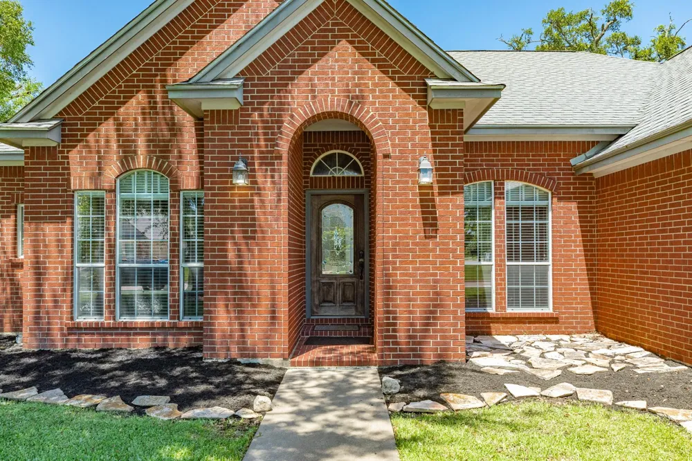 101 Mallard Dr Clute, TX 77531