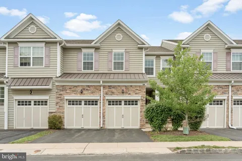 84 AUTUMN LANE