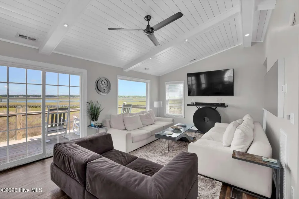 1001 S Topsail Drive Surf City, NC 28445