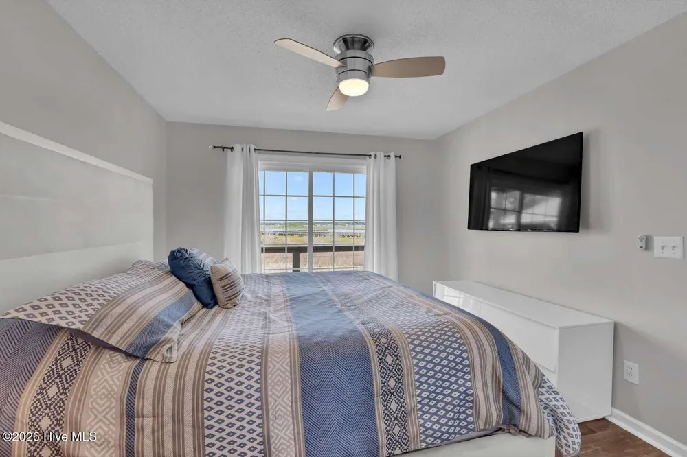 1001 S Topsail Drive Surf City, NC 28445