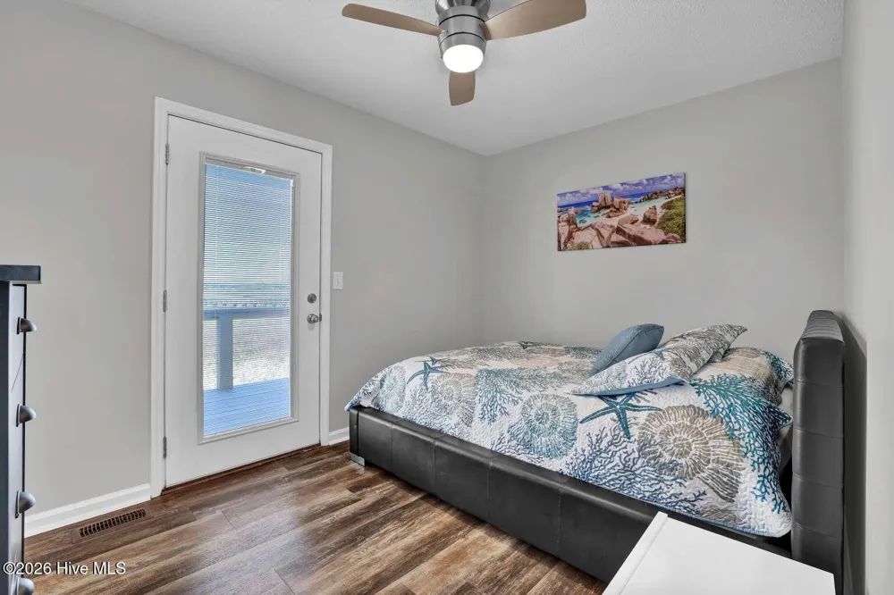 1001 S Topsail Drive Surf City, NC 28445