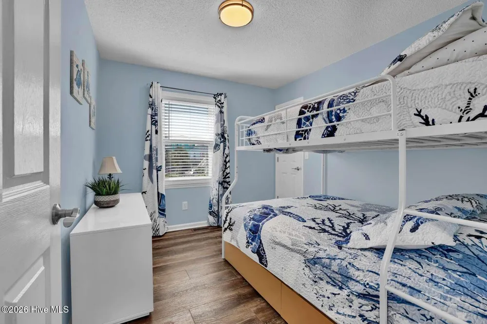 1001 S Topsail Drive Surf City, NC 28445
