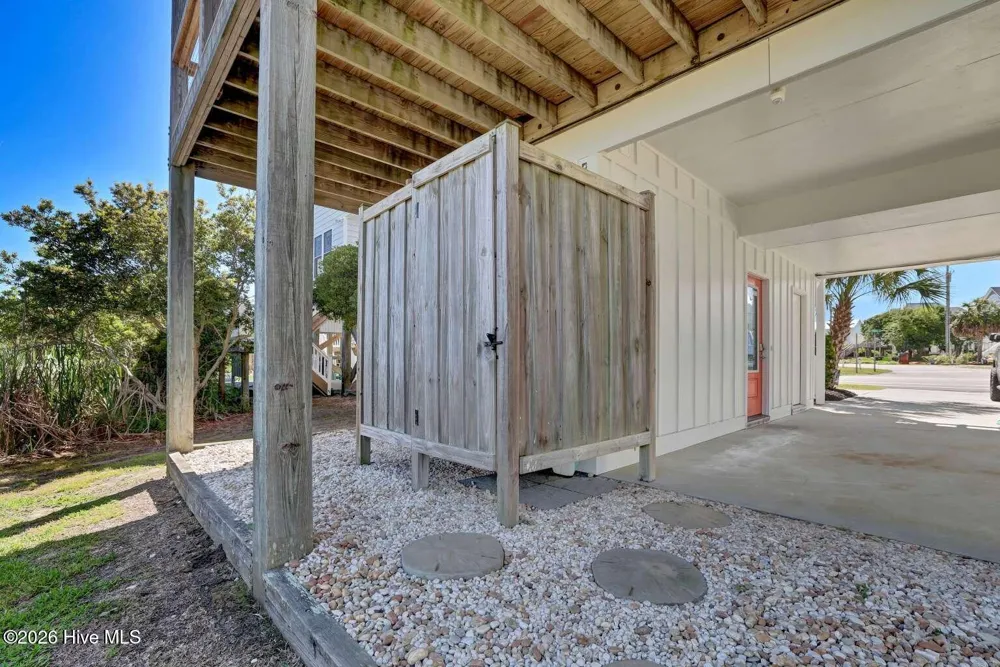 1001 S Topsail Drive Surf City, NC 28445