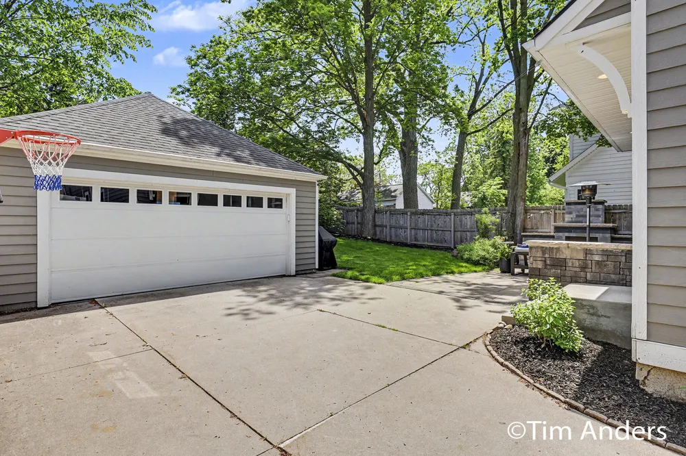 556 Greenwood Avenue SE East Grand Rapids, MI 49506