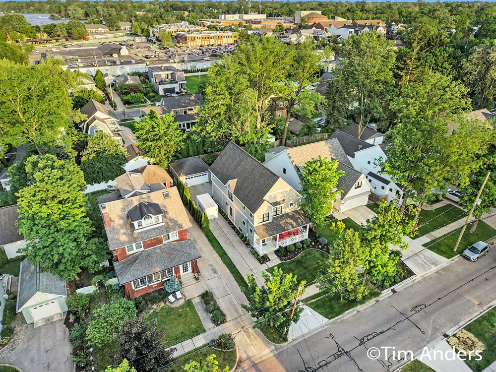 556 Greenwood Avenue SE East Grand Rapids, MI 49506