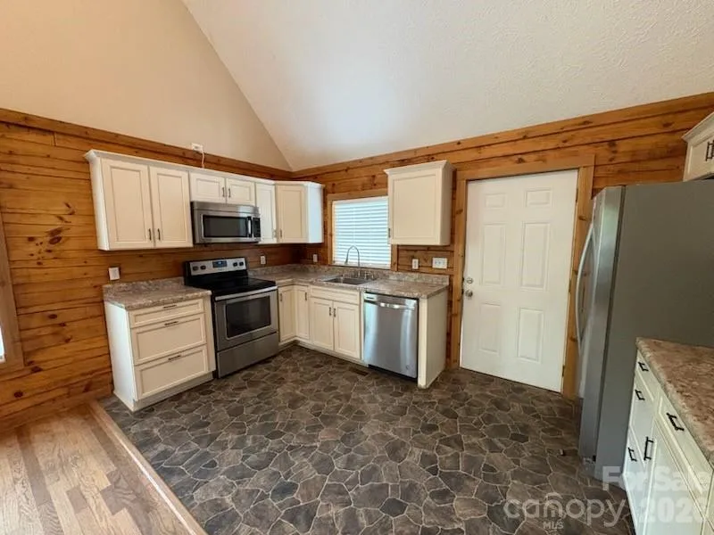 9064 Wildflower Lane Newland, NC 28657