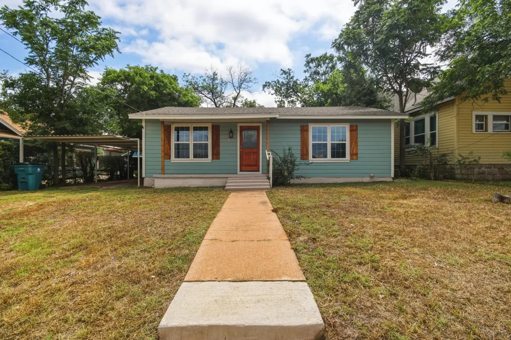 911 S Commercial Avenue Coleman, TX 76834