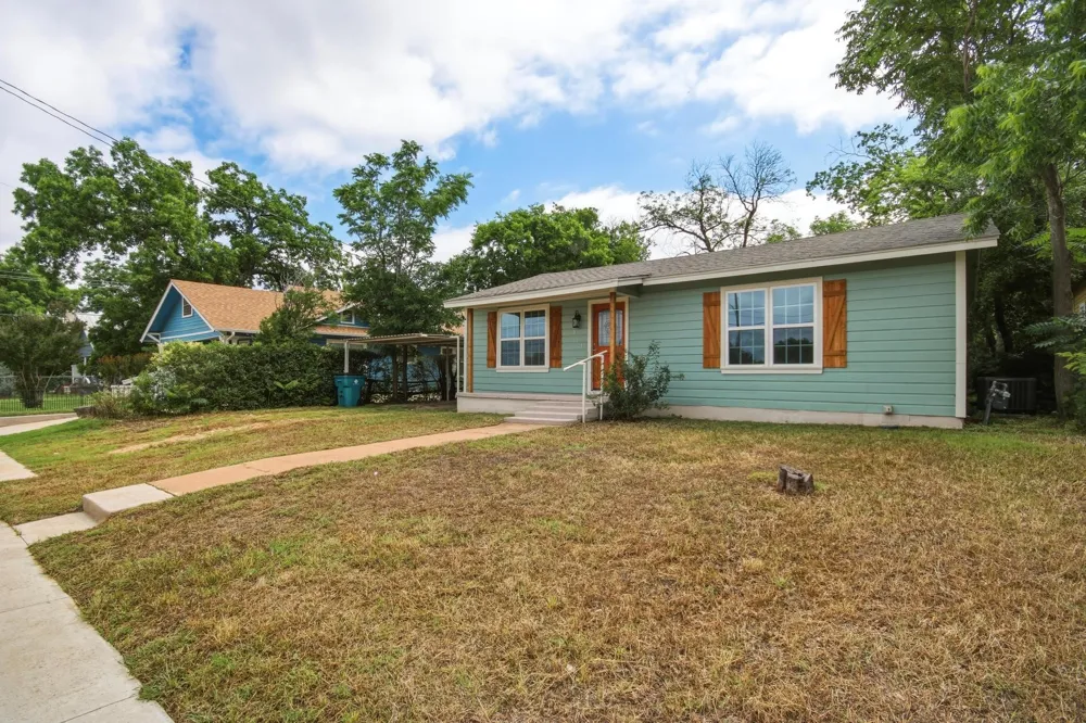 911 S Commercial Avenue Coleman, TX 76834