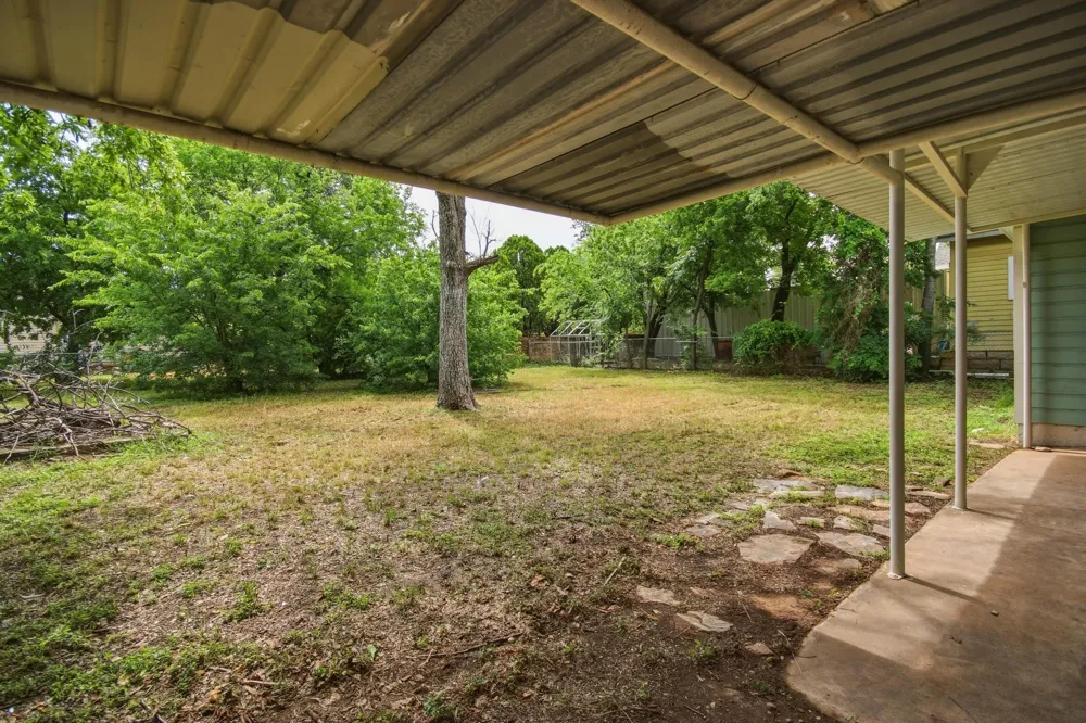 911 S Commercial Avenue Coleman, TX 76834