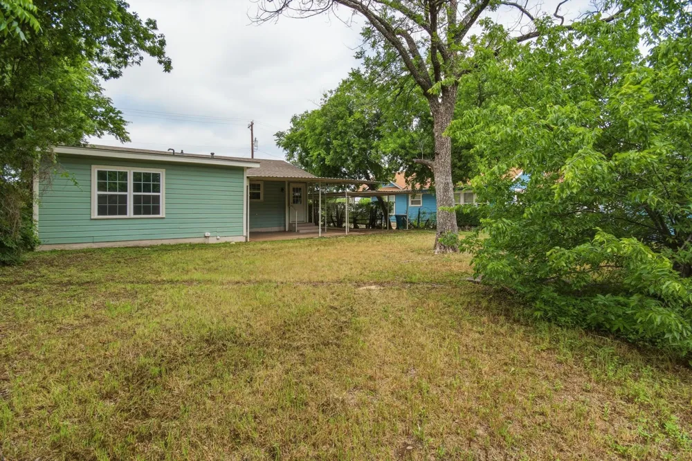911 S Commercial Avenue Coleman, TX 76834