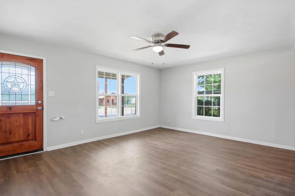 911 S Commercial Avenue Coleman, TX 76834