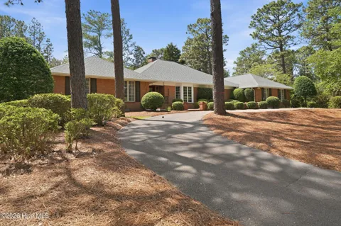 210 Quail Hollow Drive