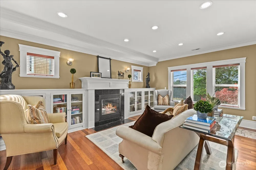 400 NE 50th Street Seattle, WA 98105