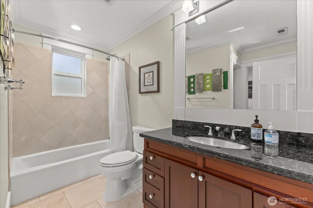 400 NE 50th Street Seattle, WA 98105