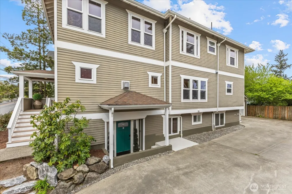 400 NE 50th Street Seattle, WA 98105