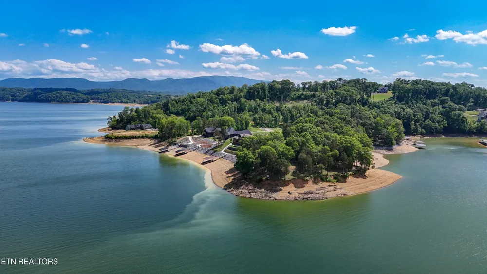 122 Ridge Point Tr Dandridge, TN 37725