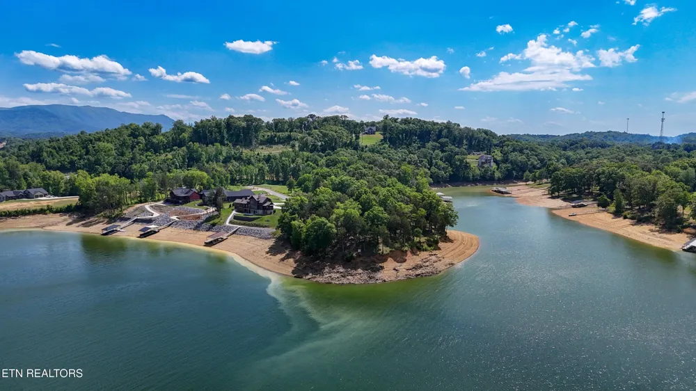 122 Ridge Point Tr Dandridge, TN 37725