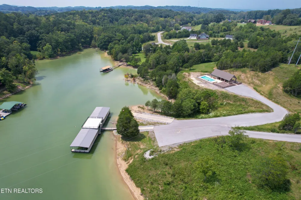 122 Ridge Point Tr Dandridge, TN 37725
