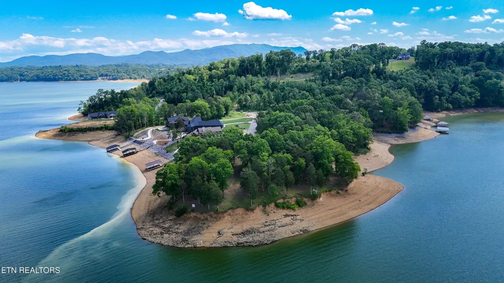 122 Ridge Point Tr Dandridge, TN 37725