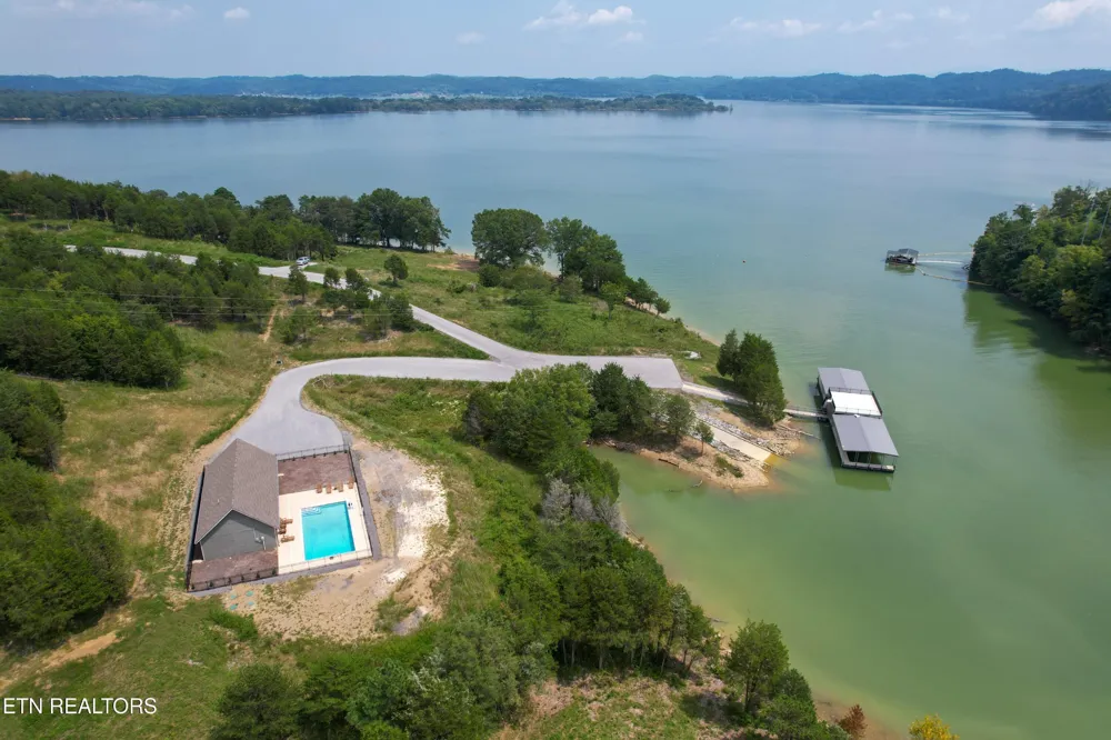 122 Ridge Point Tr Dandridge, TN 37725