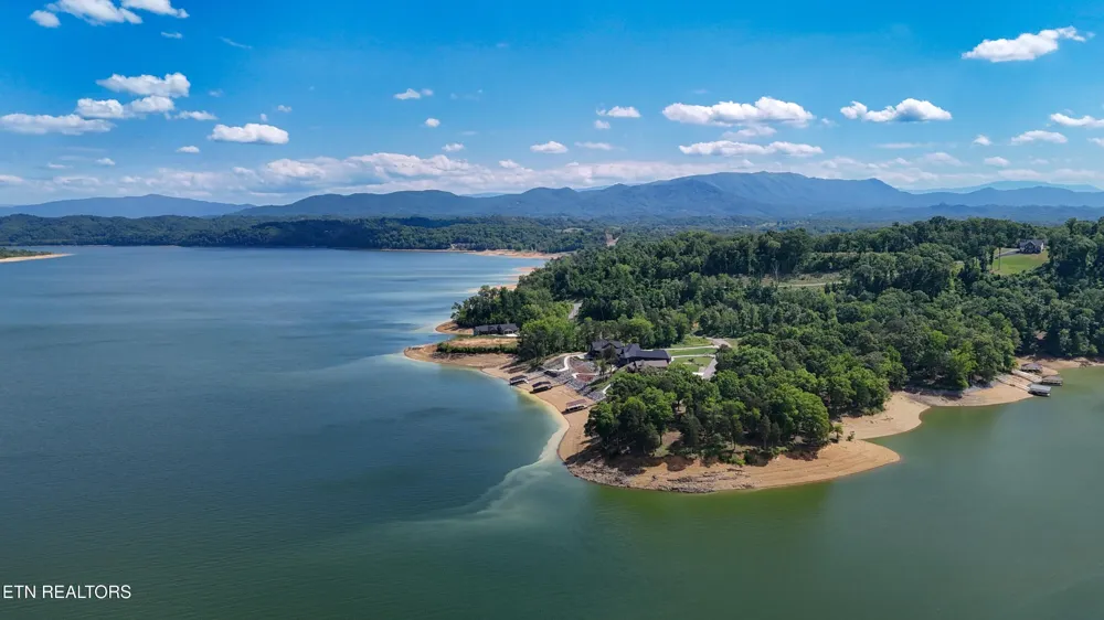 122 Ridge Point Tr Dandridge, TN 37725