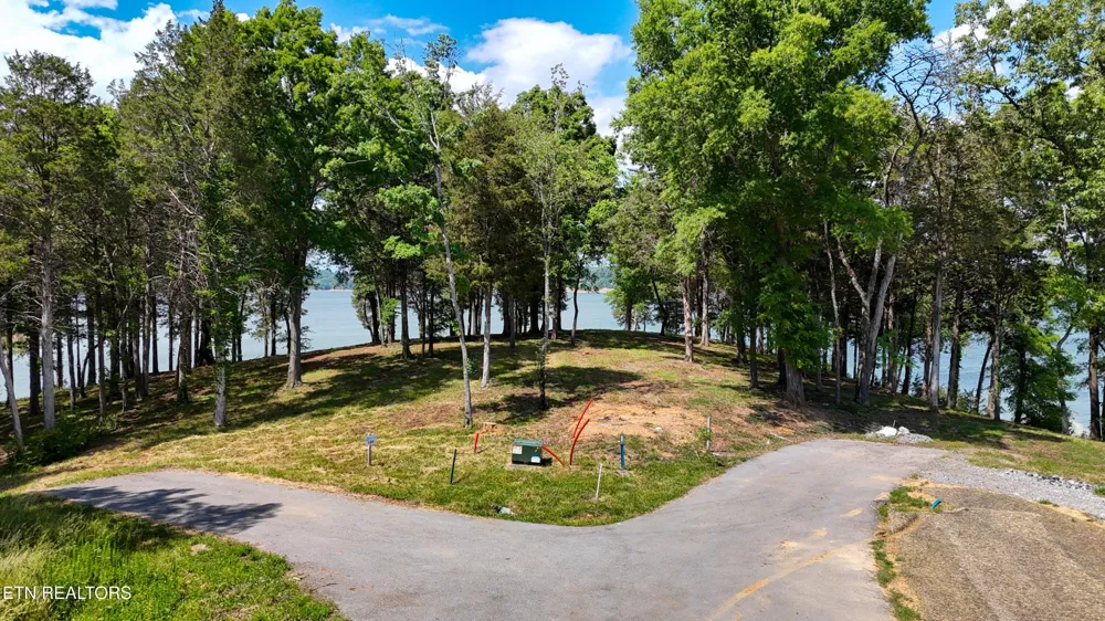 122 Ridge Point Tr Dandridge, TN 37725