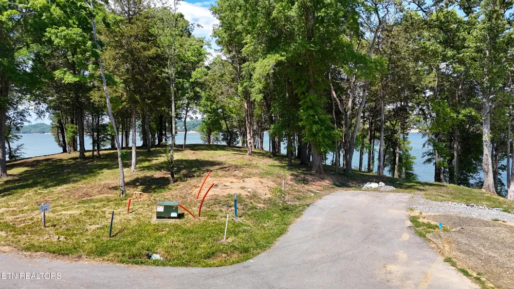 122 Ridge Point Tr Dandridge, TN 37725