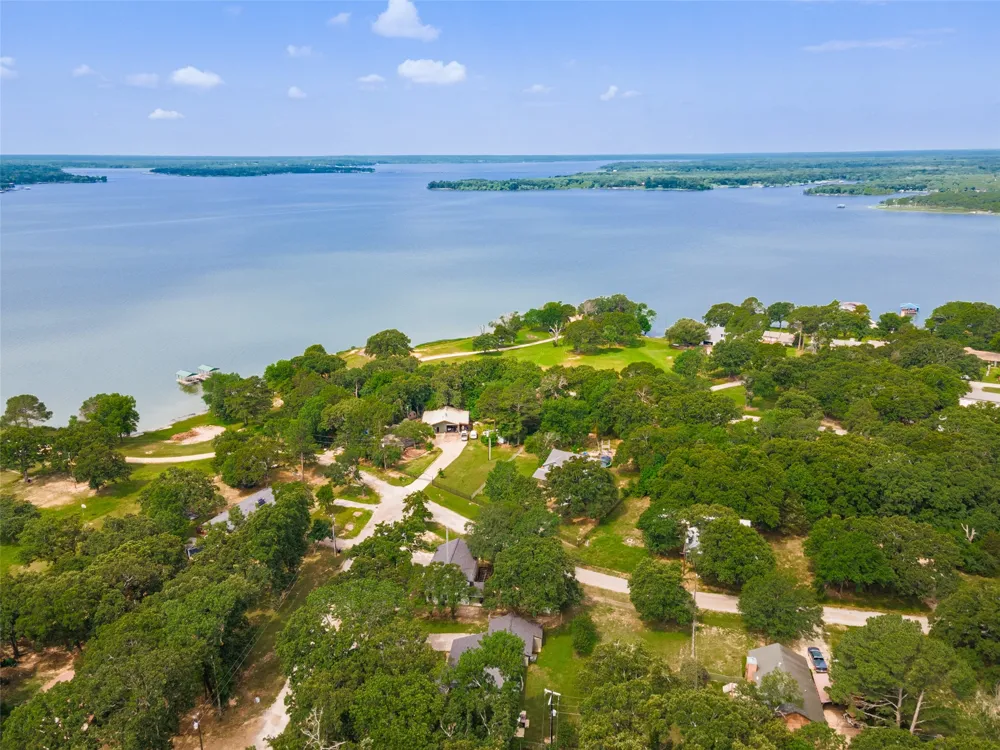 200 Lakeside Drive West Tawakoni, TX 75474