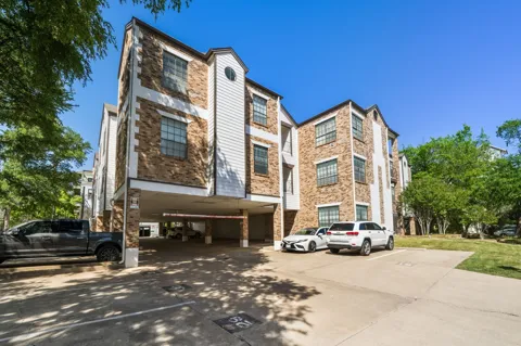 912 W 22nd Street #208