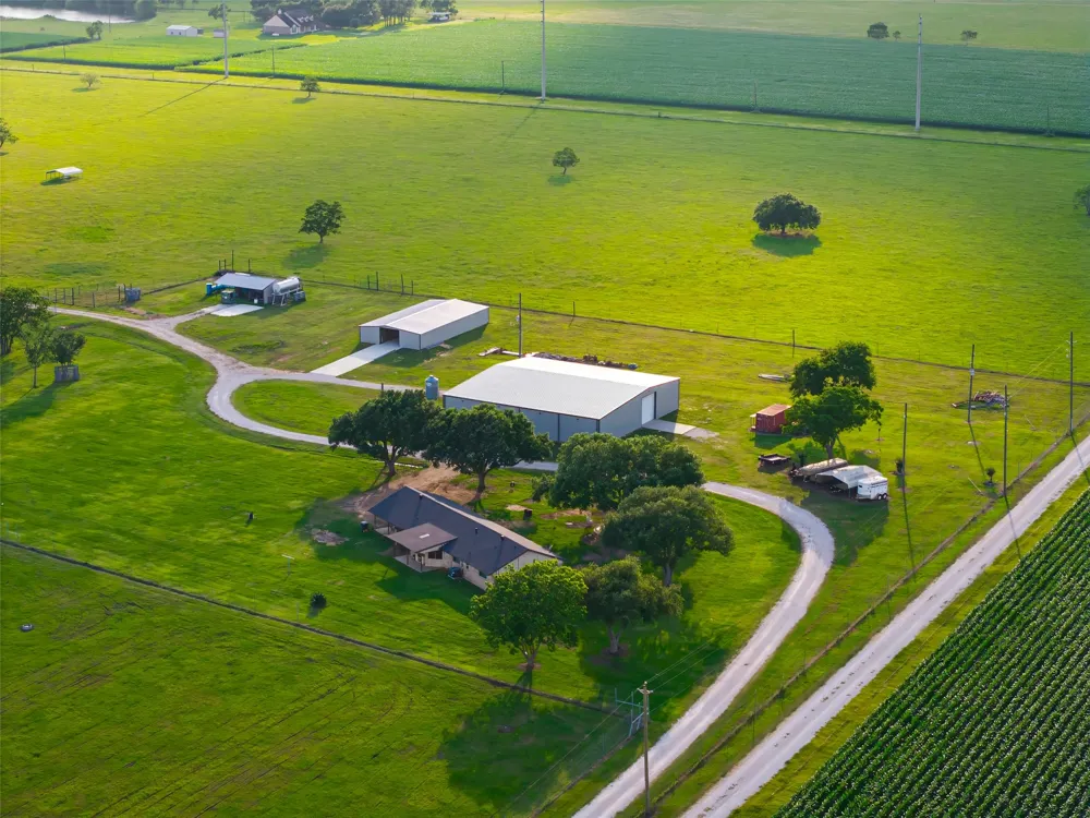 5523 Ehrman Lake Lane Wallis, TX 77485