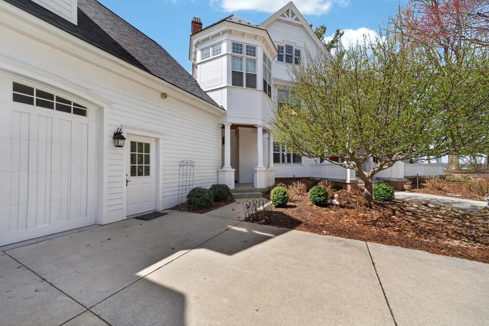 5592 S Shore Drive Whitehall, MI 49461
