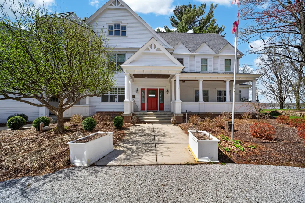 5592 S Shore Drive Whitehall, MI 49461