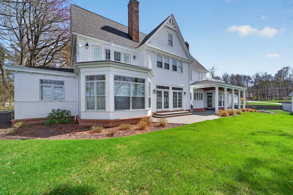 5592 S Shore Drive Whitehall, MI 49461