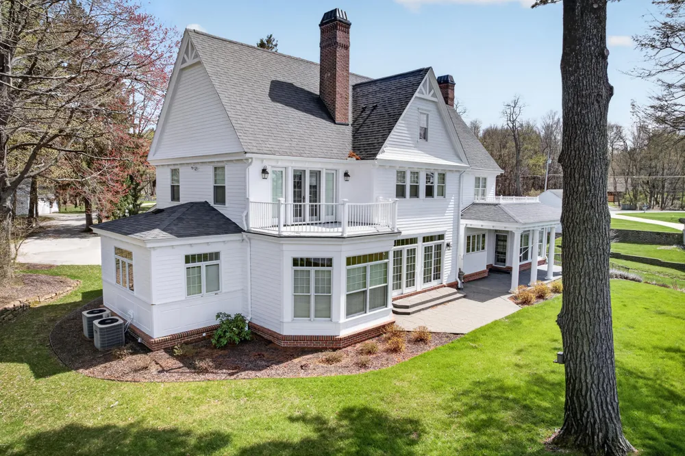 5592 S Shore Drive Whitehall, MI 49461