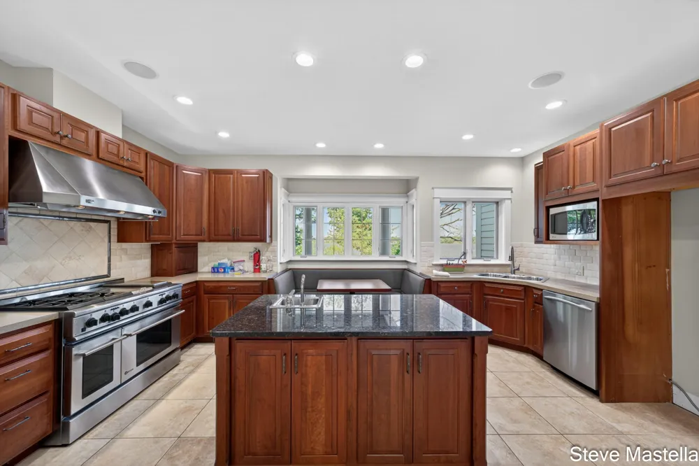 5592 S Shore Drive Whitehall, MI 49461