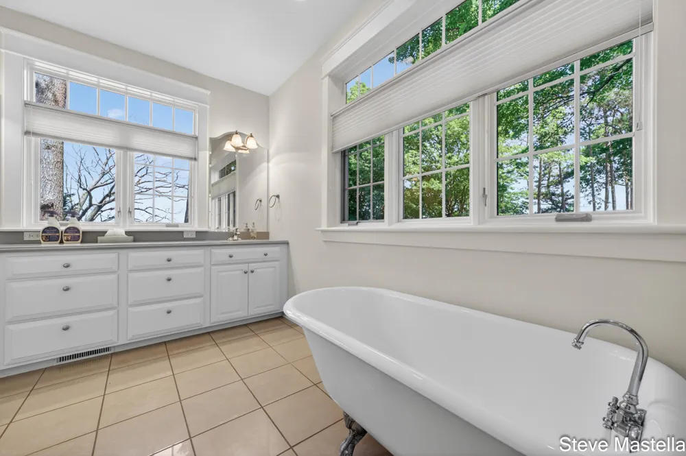 5592 S Shore Drive Whitehall, MI 49461
