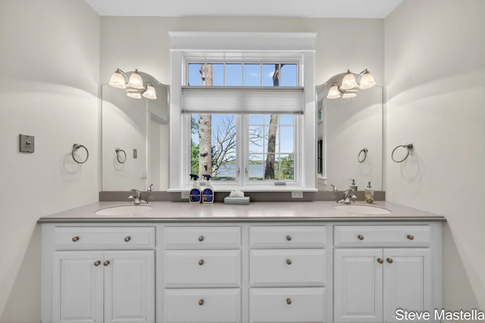 5592 S Shore Drive Whitehall, MI 49461