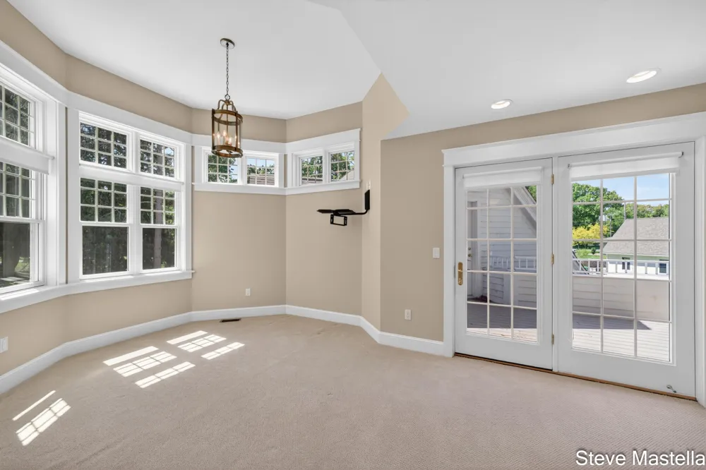 5592 S Shore Drive Whitehall, MI 49461
