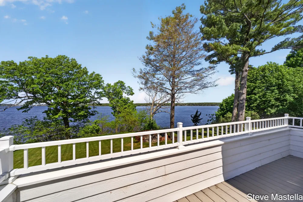 5592 S Shore Drive Whitehall, MI 49461