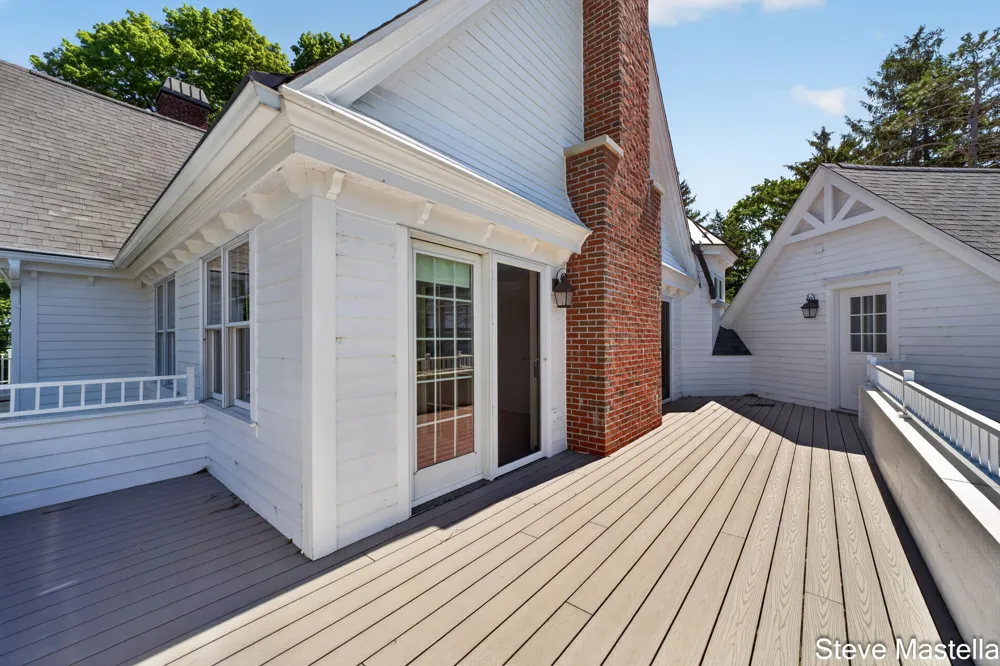 5592 S Shore Drive Whitehall, MI 49461