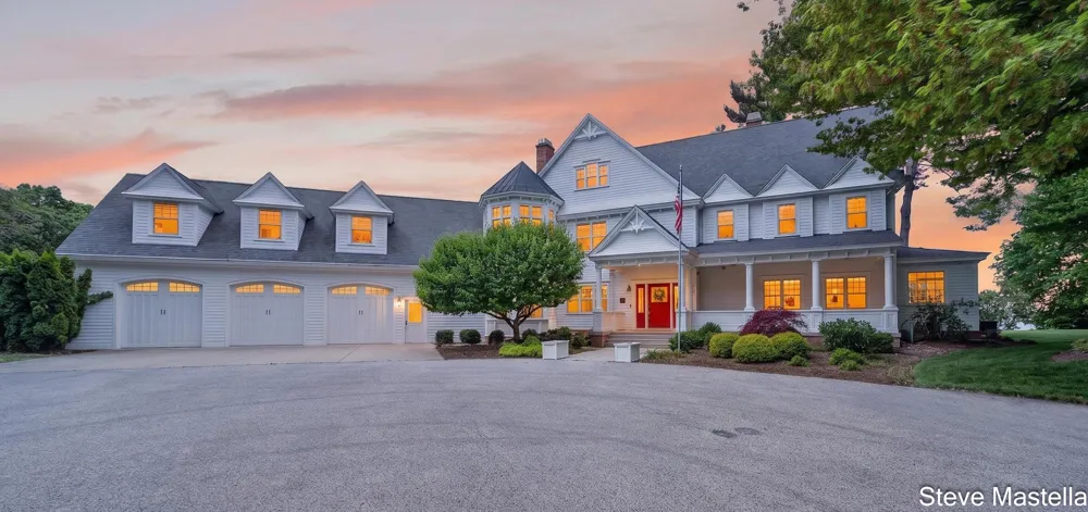 5592 S Shore Drive Whitehall, MI 49461