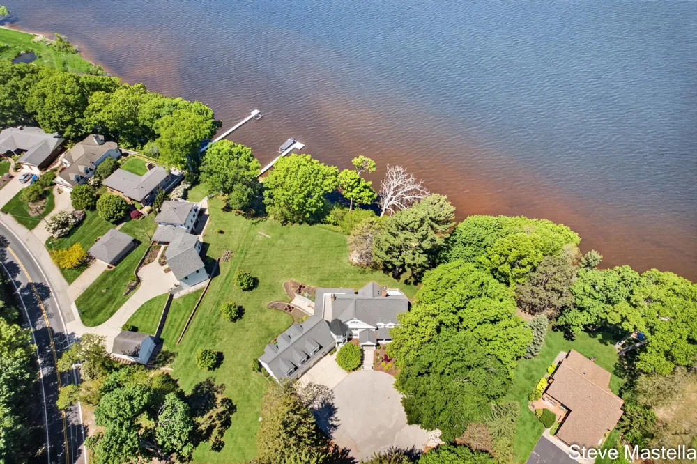 5592 S Shore Drive Whitehall, MI 49461