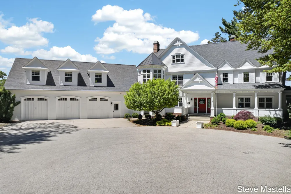 5592 S Shore Drive Whitehall, MI 49461