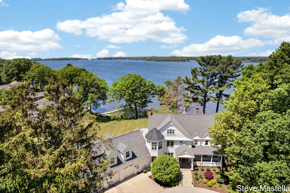 5592 S Shore Drive Whitehall, MI 49461