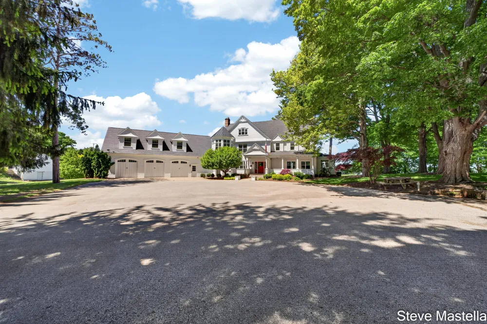 5592 S Shore Drive Whitehall, MI 49461