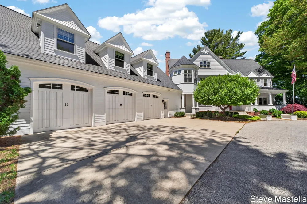 5592 S Shore Drive Whitehall, MI 49461