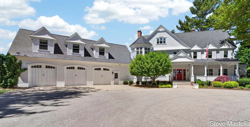 5592 S Shore Drive Whitehall, MI 49461