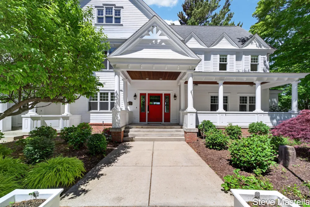 5592 S Shore Drive Whitehall, MI 49461