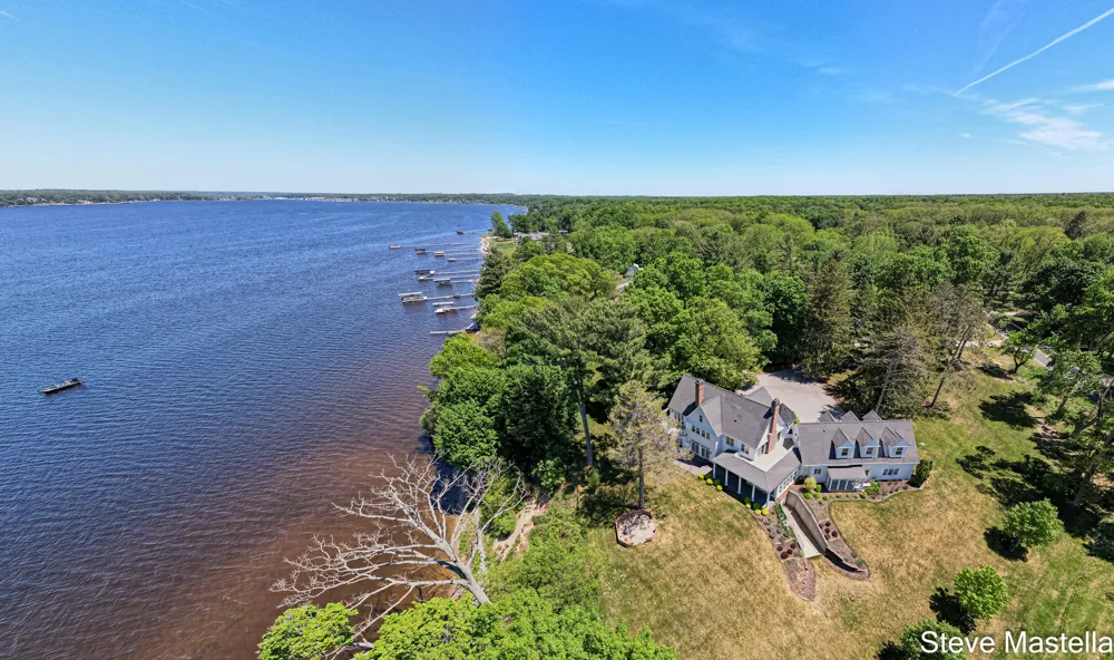 5592 S Shore Drive Whitehall, MI 49461