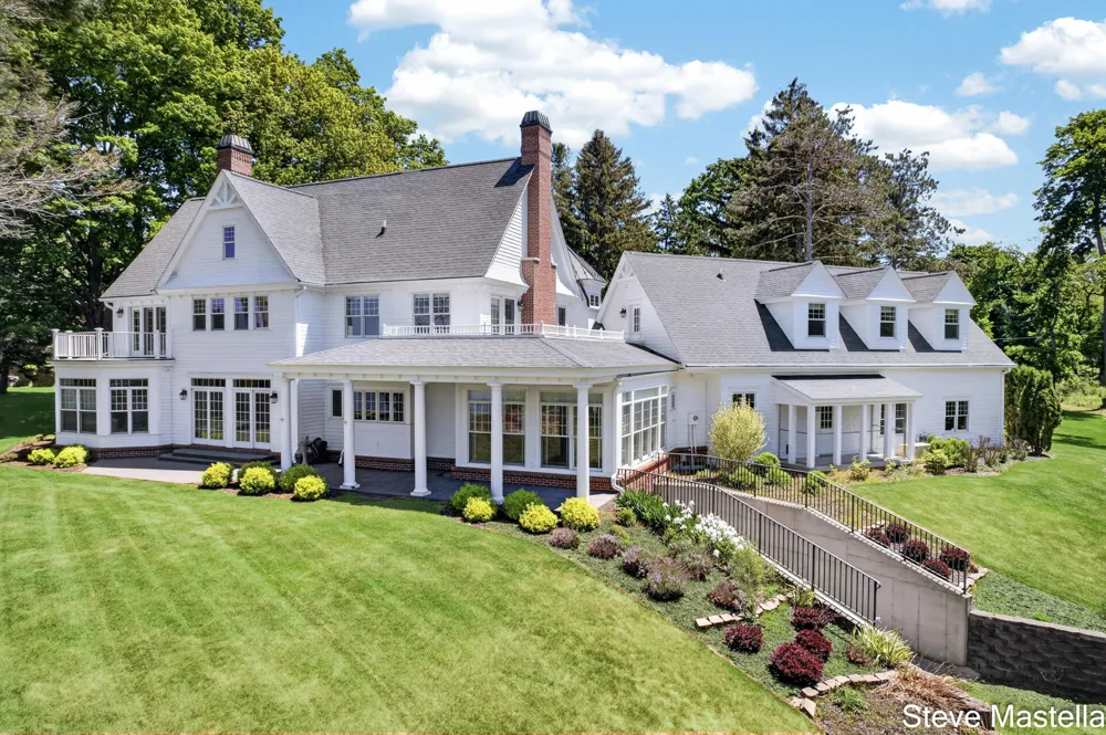 5592 S Shore Drive Whitehall, MI 49461